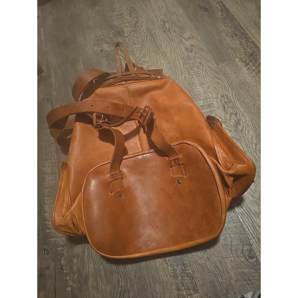 leather backpack - image 2
